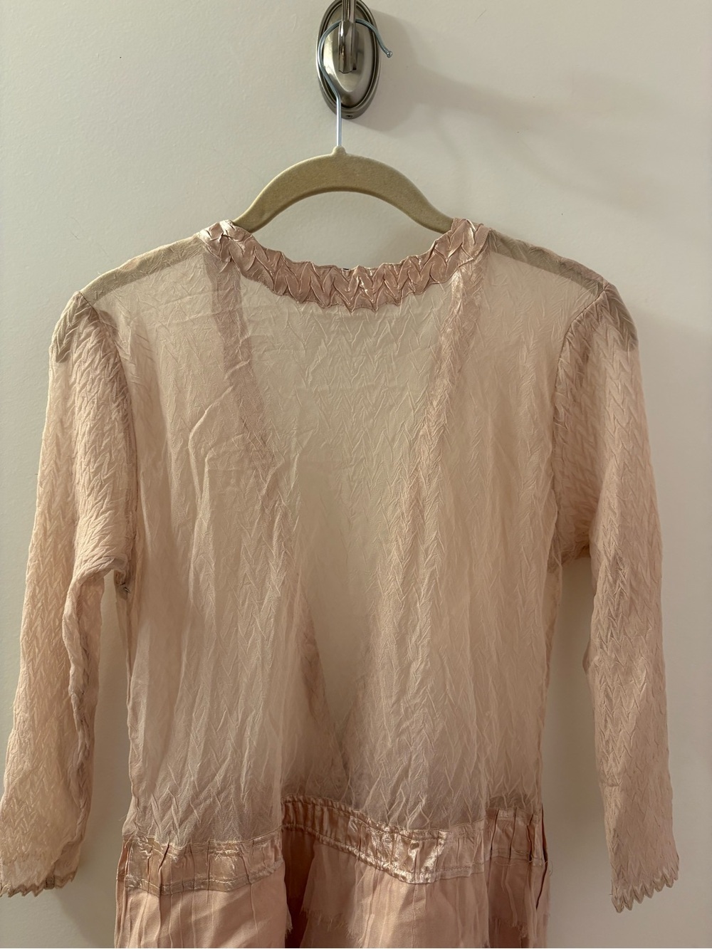 Komarov Blush Beige Sheer Evening Jacket with Jeweled Brooch EUC PtP 20/L 25 PM - Picture 10 of 10